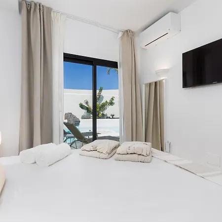 Laura Quietude, Heated Pool, Jacuzzi , Sea And Mountain Views