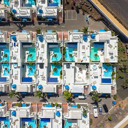 Villa Laura Quietude, Heated Pool, Jacuzzi , Sea And Mountain Views Corralejo